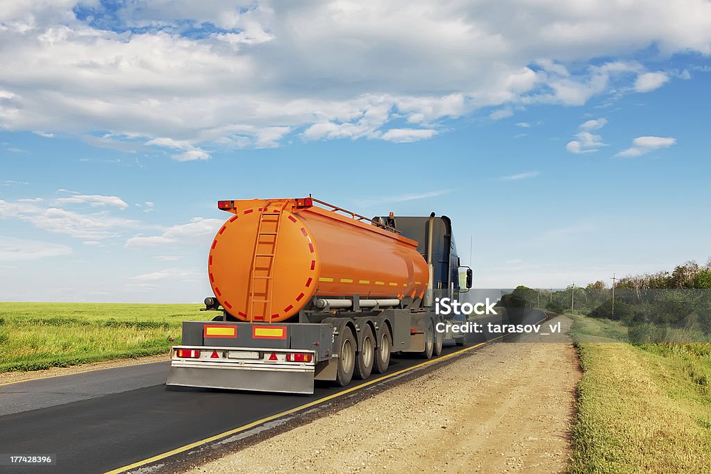 Camion cisterna carburante - Foto stock royalty-free di Ambientazione esterna
