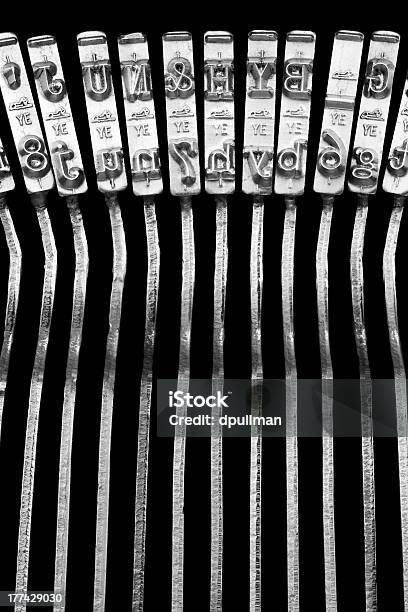 Typebars De Máquina De Escribir Foto de stock y más banco de imágenes de Anticuado - Anticuado, Antigualla, Barra de máquina de escribir