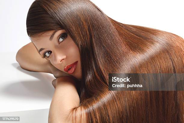 Alta Calidad De Imagen Mujer Con El Cabello Liso Foto de stock y más banco de imágenes de Belleza - Belleza, Brillante, Liso