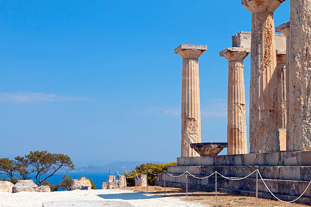 antigo templo grego em ilha egina, grécia - greece crisis finance debt - fotografias e filmes do acervo