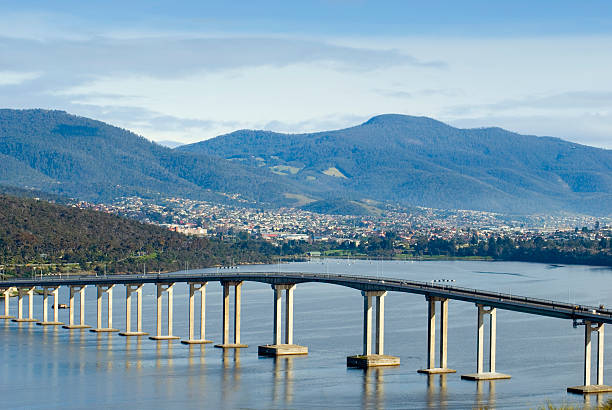 tasman most rzeka derwent - derwent river zdjęcia i obrazy z banku zdjęć