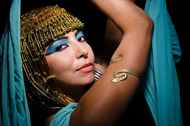 Cleopatra Stare Woman in Cleopatra costume looks seductively at the camera beautiful young woman in cleopatra style stock pictures, royalty-free photos & images