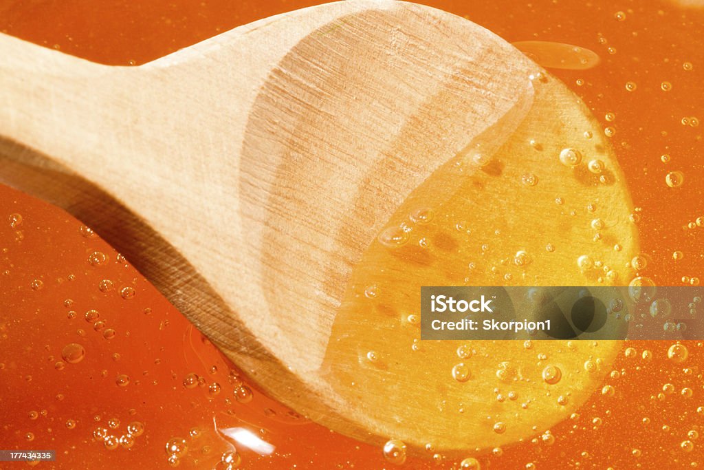 Mel e colher de madeira - Foto de stock de Amarelo royalty-free