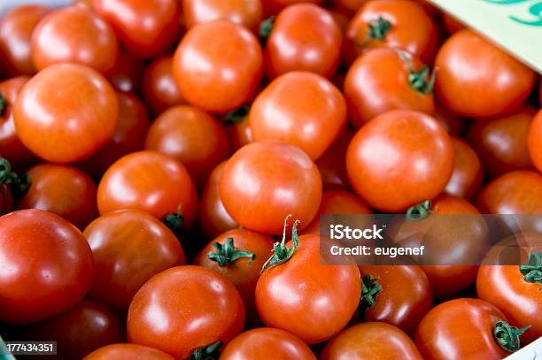 Pomidor Wiśniowy - zdjęcia stockowe i więcej obrazów Czerwony - Czerwony, Dojrzały, Duża grupa zwierząt
