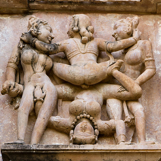elementy erotyczne rzeźba z khajuraho temples - khajuraho india sexual activity temple zdjęcia i obrazy z banku zdjęć