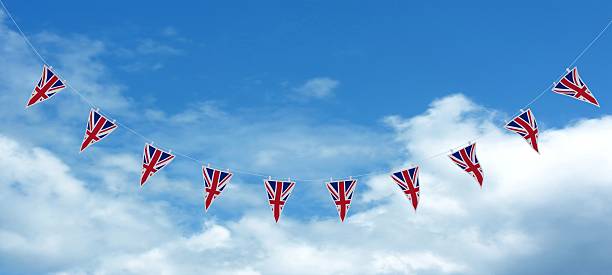 우니온 잭볼 장식용 깃발 및 배너 - british flag bunting flag english culture 뉴�스 사진 이미지