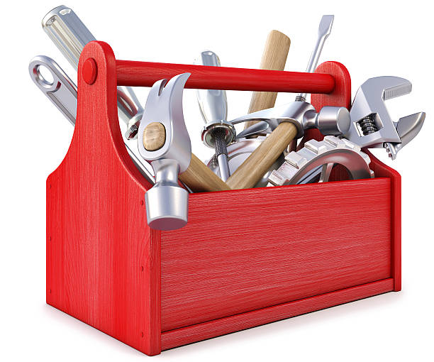 rote holz-werkzeugkasten mit tools auf weißem hintergrund - werkzeugkoffer stock-fotos und bilder