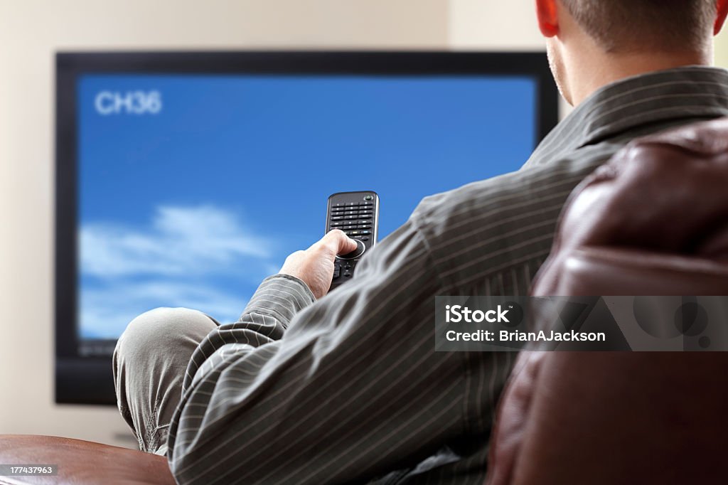 Oglądanie telewizję - Zbiór zdjęć royalty-free (Oglądać telewizję)