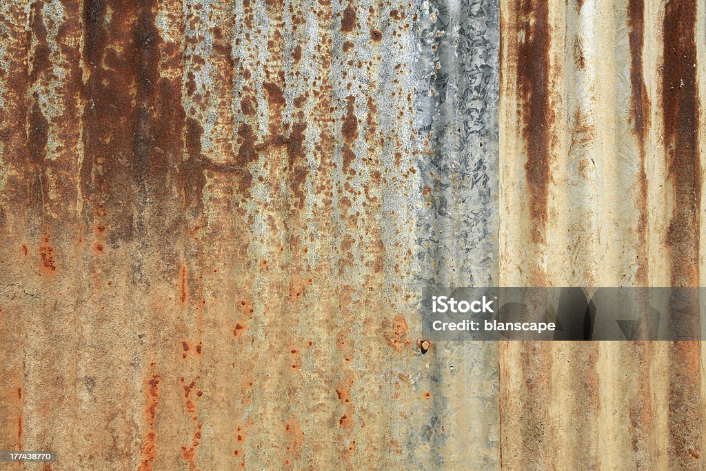 Rusty pared grunge de zinc - Foto de stock de Abstracto libre de derechos