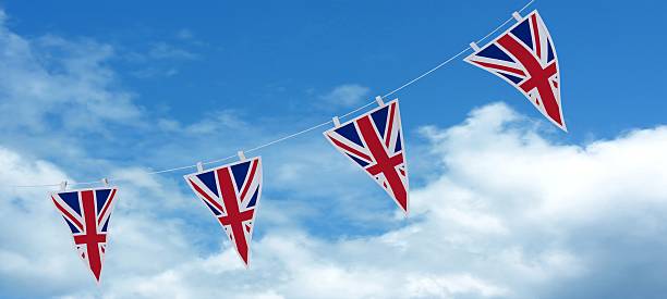 union jack bunting und banner - english flag british flag flag british culture stock-fotos und bilder