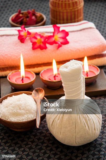 Concepto De Relajación Del Spa Foto de stock y más banco de imágenes de Aceites esenciales - Aceites esenciales, Aromaterapia, Asistencia sanitaria y medicina