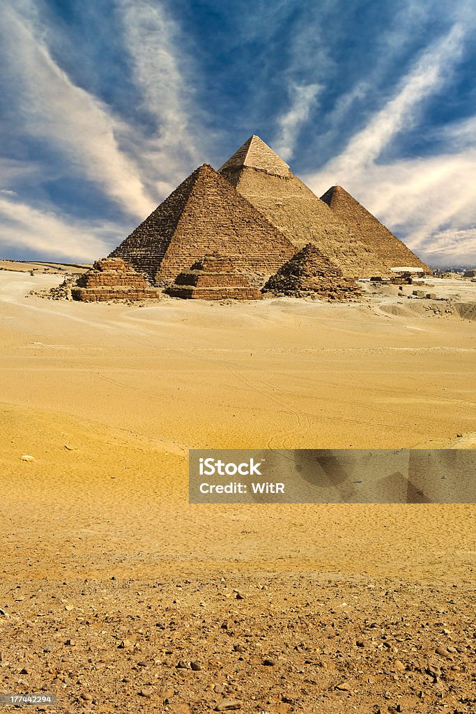 As pirâmides de Gizé - Foto de stock de Egito royalty-free