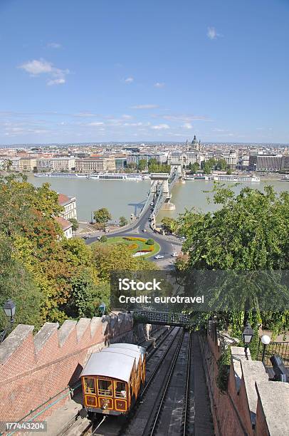 Photo libre de droit de Chain Bridge Budapest En Hongrie banque d'images et plus d'images libres de droit de Budapest - Budapest, Capitales internationales, Destination de voyage