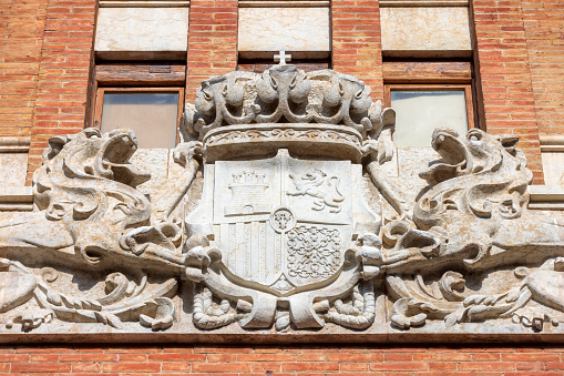 This picture shows the signs outside the Central Family Court in London, which is also known as the Principal Registry of the Family Division of the High Court and The Court of Protection in Holborn, London.  To most lawyers in England this building is known as First Avenue House.  This image also shows the famous crest above all Courts in England which reads \