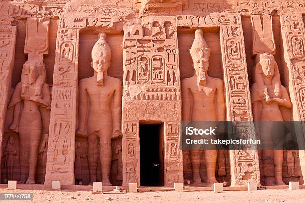 Templo De Hátor Em Abu Simbel Egipto - Fotografias de stock e mais imagens de Abu Simbel - Abu Simbel, Templo de Nefertari de Hathor, Arcaico