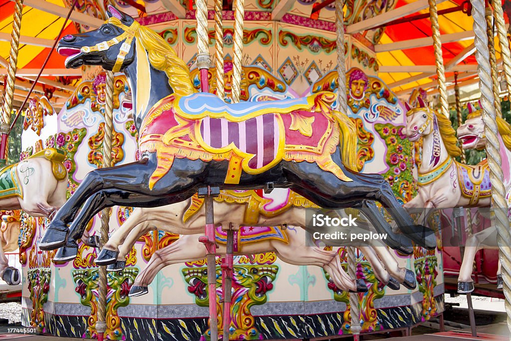Cavalo de carrossel - Foto de stock de Cavalo - Família do cavalo royalty-free