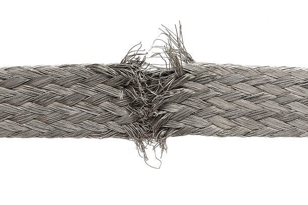 rotura de cable aislado - tied knot rope adversity emotional stress fotografías e imágenes de stock