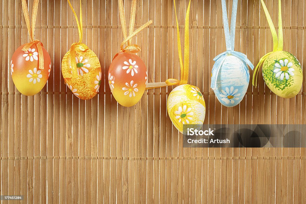 Jasny kolor Wielkanoc jaja z łuków - Zbiór zdjęć royalty-free (Bez ludzi)