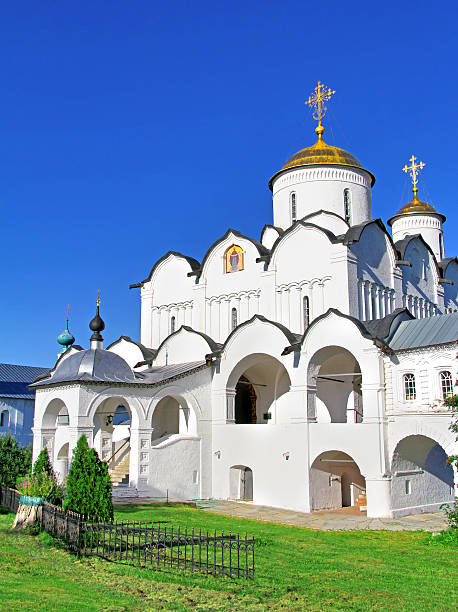 istock Intercession Nunnery in Suzdal, Russia 177452748
