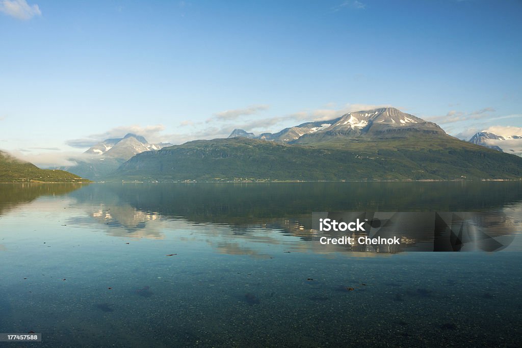 Montagne e fiordo norvegese. - Foto stock royalty-free di Acqua