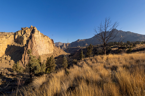 Smith rock state park in Oregon USA known for the climbing, ironic monkey face, variety of trails, and the striking rock formation providing beautiful scenery