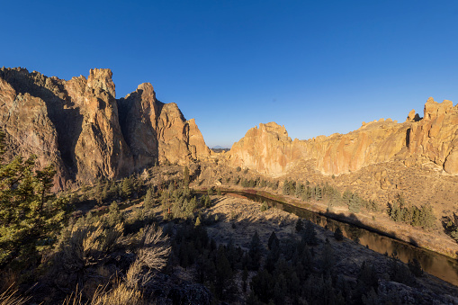 Smith rock state park in Oregon USA known for the climbing, ironic monkey face, variety of trails, and the striking rock formation providing beautiful scenery