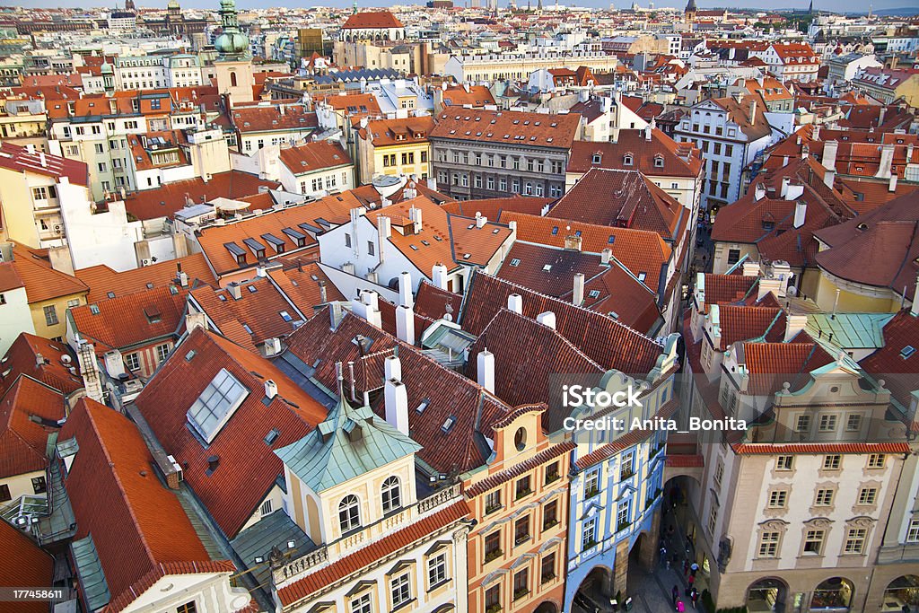 Les toits de Prague rouge - Photo de Angle libre de droits
