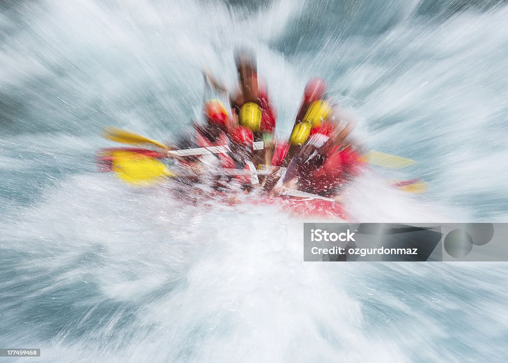 rafting sulle rapide - Foto stock royalty-free di Acqua