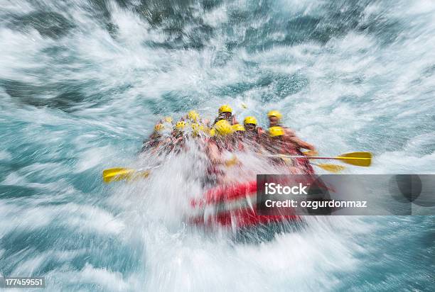 Rafting Em Rápidos - Fotografias de stock e mais imagens de Adulto - Adulto, Ao Ar Livre, Atividade