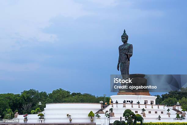 Andar Buda Estátua - Fotografias de stock e mais imagens de Azul - Azul, Buda, Budismo