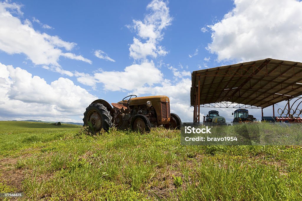 전원주의 늙음 트랙터 토스카나 지역에서 - 로열티 프리 농장 스톡 사진