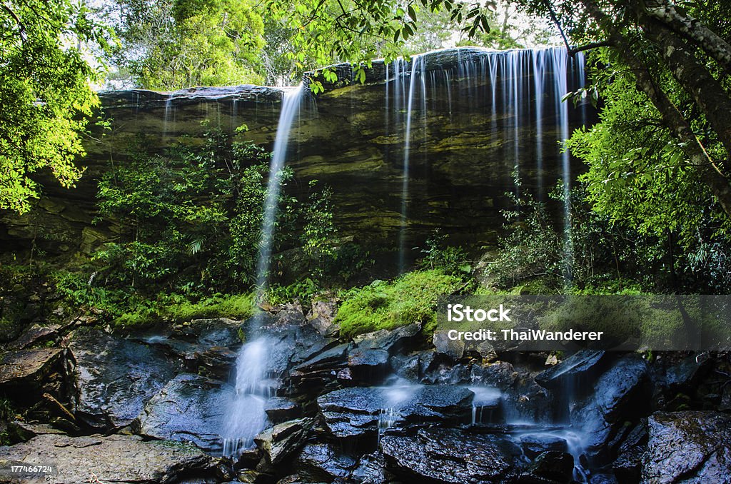 Tum tanto, tampoco cascada de agua que fluye, cataratas, Tailandia. - Foto de stock de Agua libre de derechos