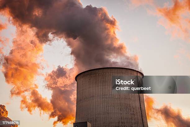 Kamin Eines Kohle Power Plant Stockfoto und mehr Bilder von Kühlturm - Kühlturm, Nahaufnahme, Sonnenuntergang