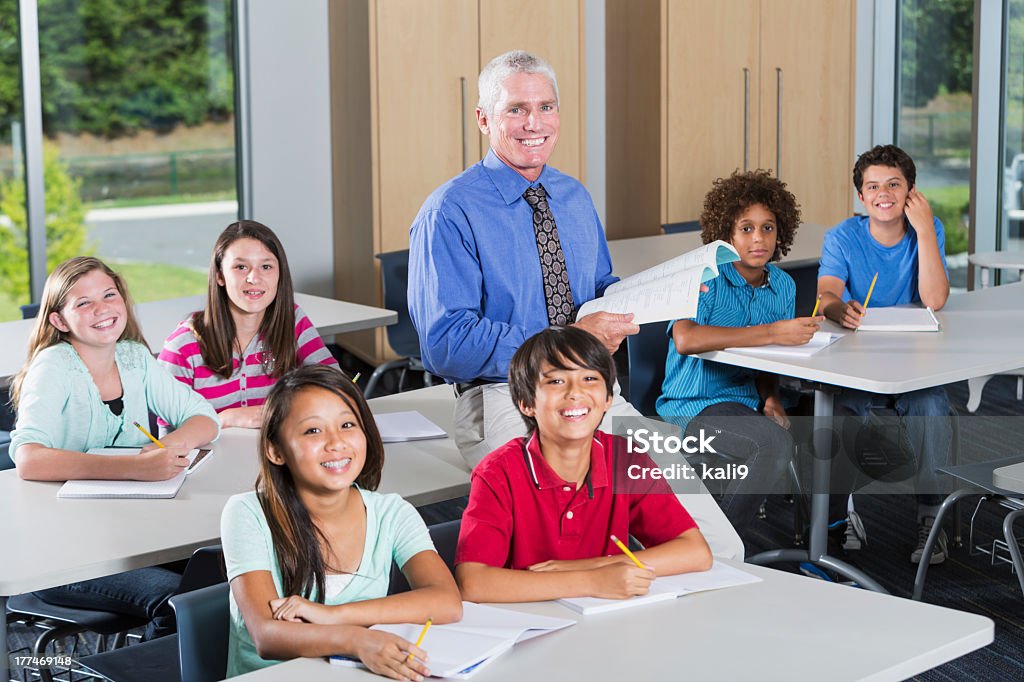 Lehrer und Schüler im Klassenzimmer - Lizenzfrei Junior High Stock-Foto