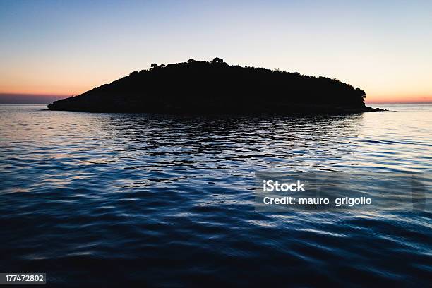 Vista Do Mar Ao Pôr Do Sol Rovinj Croácia - Fotografias de stock e mais imagens de Ao Ar Livre - Ao Ar Livre, Azul, Azul escuro