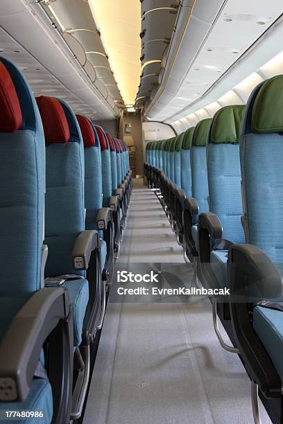 Flugzeug Stockfoto und mehr Bilder von An Bord - An Bord, Economy-Class, Fahrzeug-Innenansicht