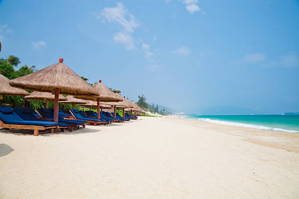 playa - isla de hainan fotografías e imágenes de stock