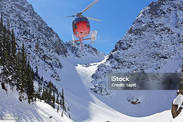 Heliskiing Nel Monashees Columbia Britannica - Fotografie stock e altre immagini di Canada - Canada, Elicottero, Eliski