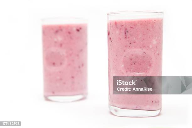 Blackberry Jogurt - zdjęcia stockowe i więcej obrazów Bez ludzi - Bez ludzi, Białe tło, Chłodny