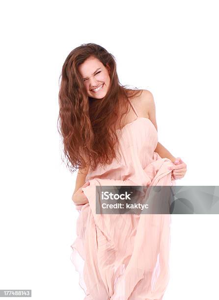 Felice Mattina Donna In Abito Rosa Chiaro - Fotografie stock e altre immagini di Abbigliamento - Abbigliamento, Adulto, Bellezza