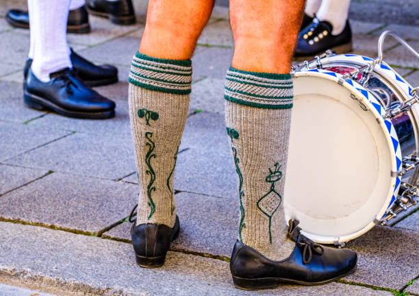 instrumento musical típico de una banda de música bávara - musical band marching band old marching fotografías e imágenes de stock