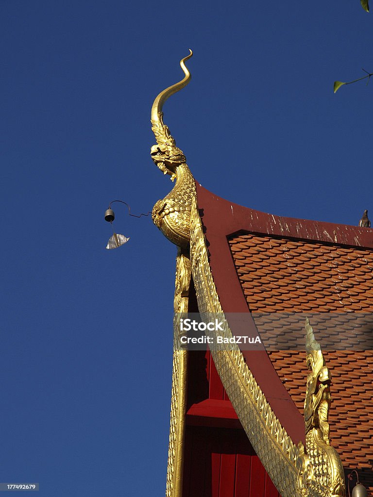 Frontone apice del Tempio thai. - Foto stock royalty-free di Ambientazione esterna