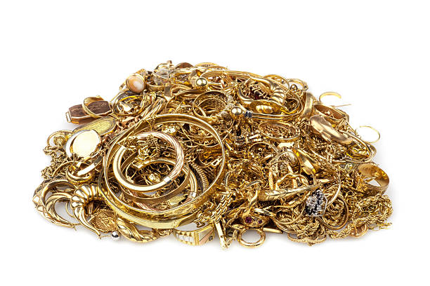 pilha de resíduos de ouro - gold jewelry scrap metal old imagens e fotografias de stock