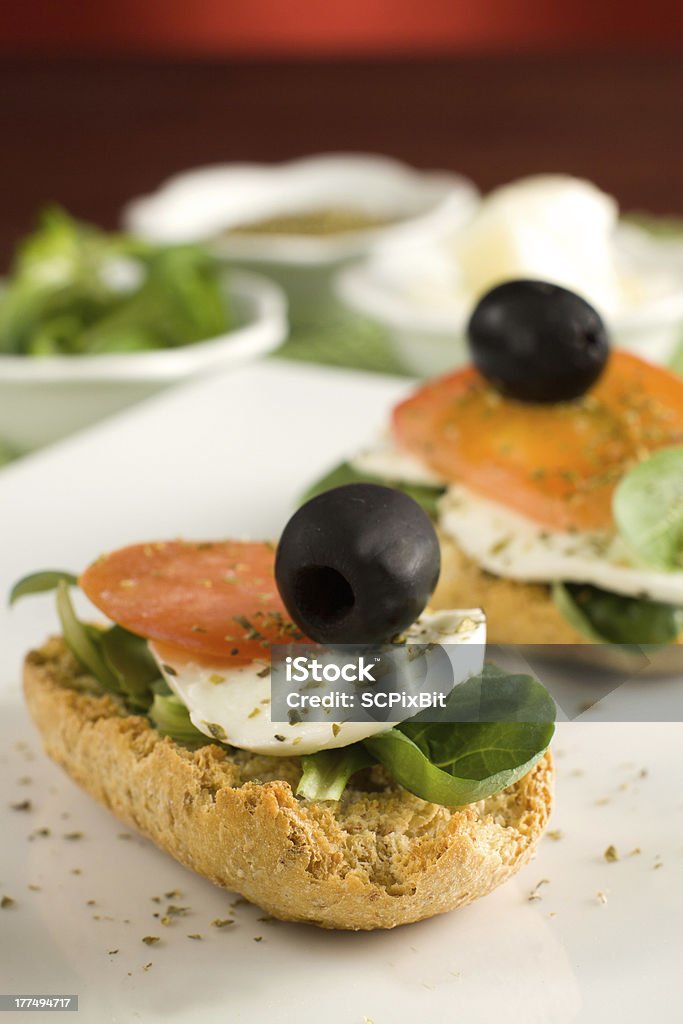 Italian croutons-Crostini alla italiana - Foto de stock de Aceite de oliva libre de derechos