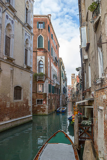 Vista sull'acqua di canale a Venezia - foto stock