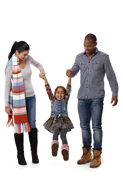 Família de raça mista com cute pequena Menina Andar - fotografia de stock