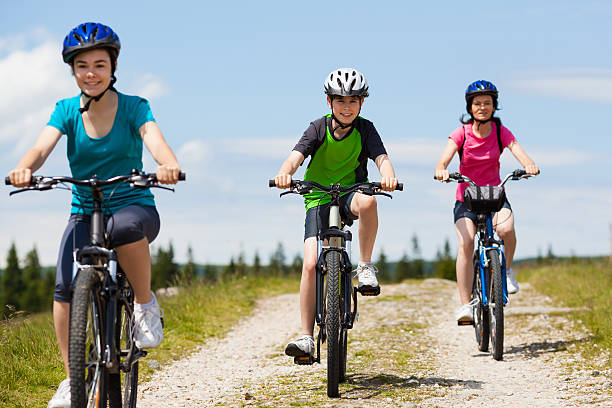 istock Family biking 177496091