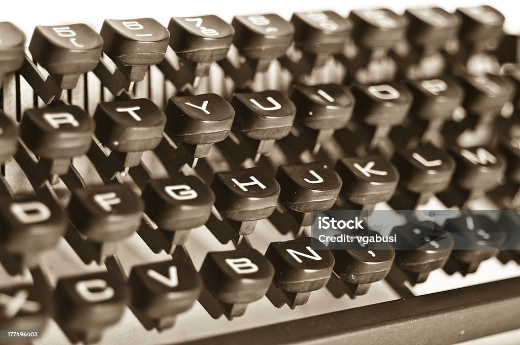 Velha máquina de escrever. Tom Sépia - Foto de stock de Antigo royalty-free