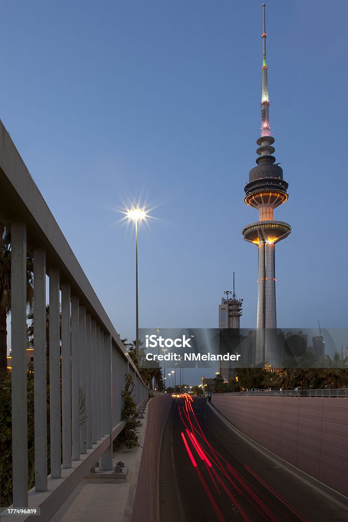 Кувейт телекоммуникационная башня - Стоковые фото Город Кувейт роялти-фри
