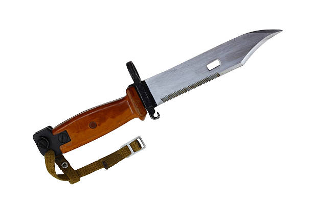 baïonnette couteau - dagger military isolated bayonet photos et images de collection
